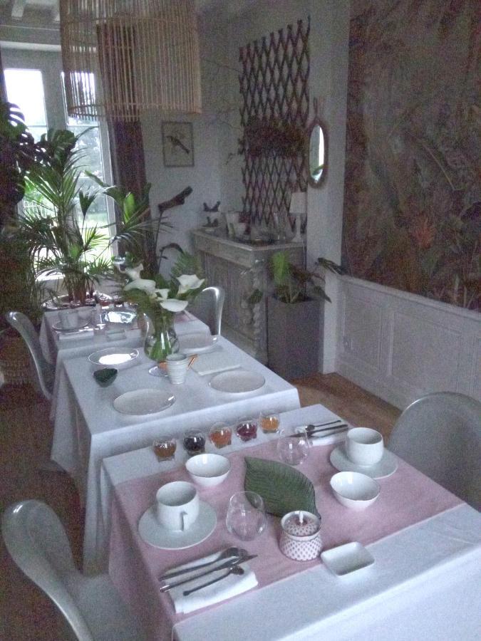 Les Mariesis Bed & Breakfast Osmanville Exterior photo